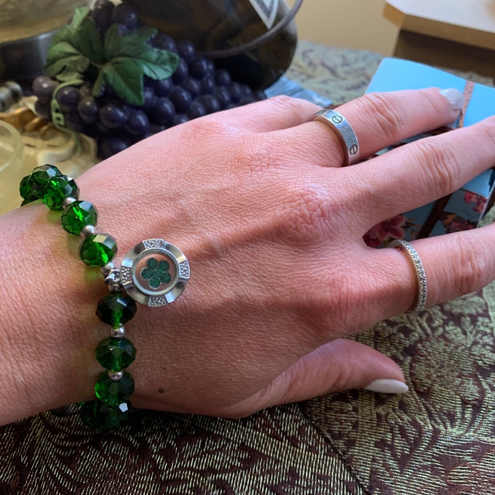 Beautiful Green crystals silver lock flower twistable stretchable bracelet